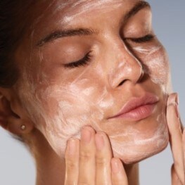 Preparing skin for makeup application