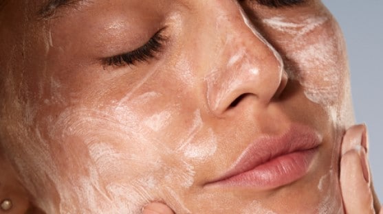 Preparing skin for makeup application