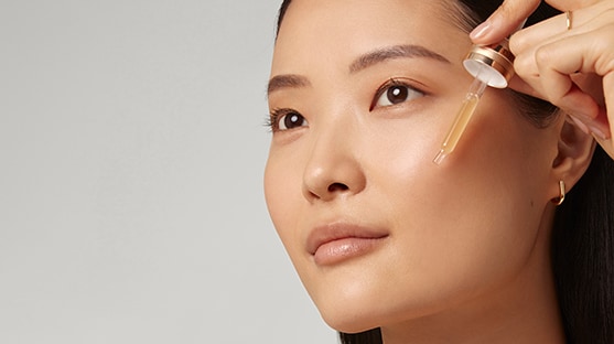 Photo of woman applying Advanced Night Repair Serum in skin cycling routine