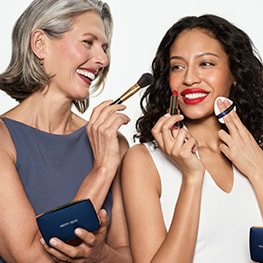 Find the best foundation for mature skin with our expert guide. Explore hydrating, anti-ageing formulas for glowing skin.